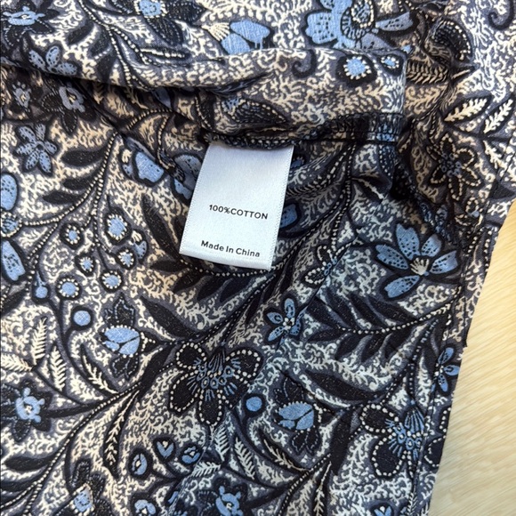 Evereve Blue Buttoned Mandarin Collar Blouse - Picture 5 of 9